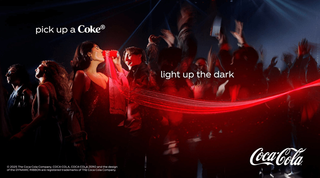 Kantar CEA 25 - print outdoor 1 - Coca Cola - Pick up a Coke Light up the dark