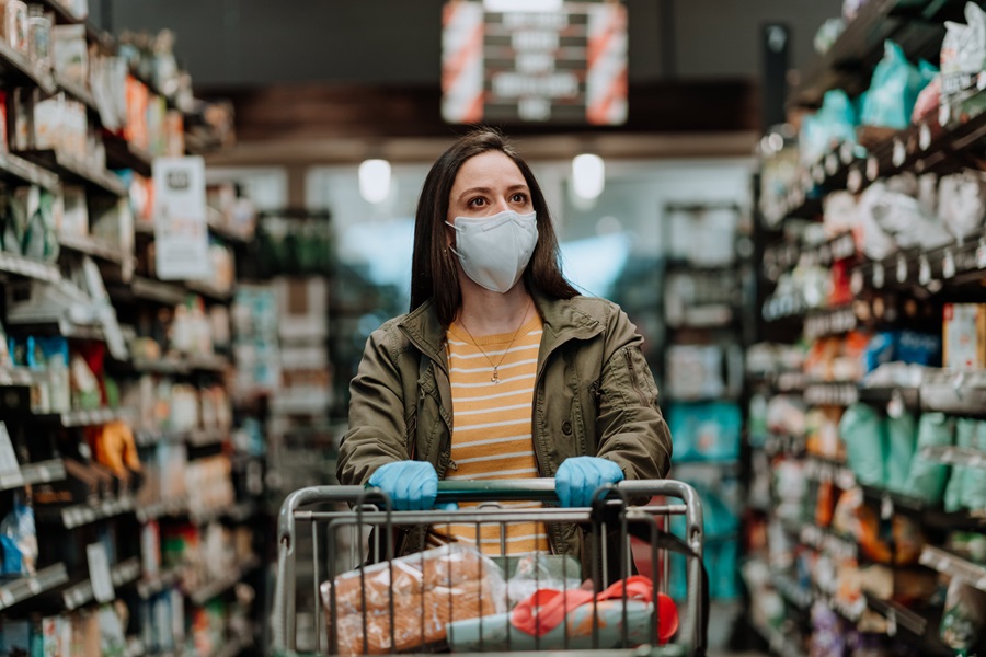 mujer compras carrito