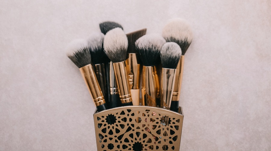 Cosmetic brushes