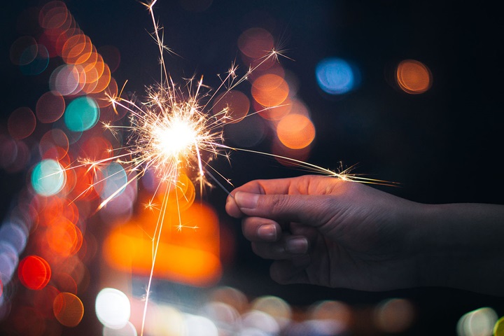 Handheld sparkling fireworks